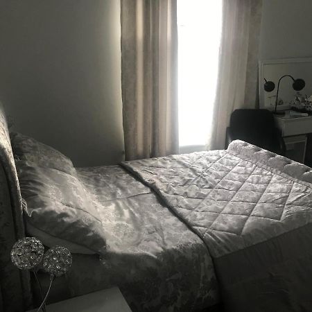 ホテル The Comat クリーソープス エクステリア 写真